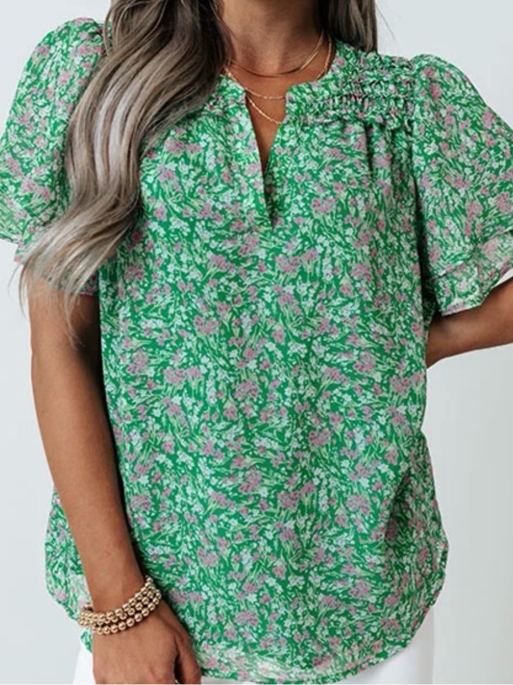Women's Medium Skies Are Blue Green Floral Smocked Shoulder Top
